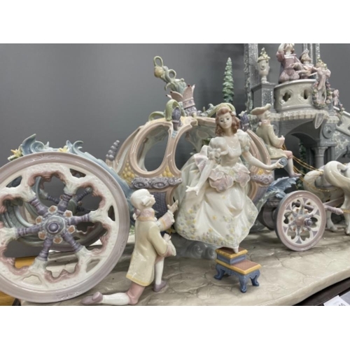 100 - LLADRO 1785 CINDERELLAS ARRIVAL