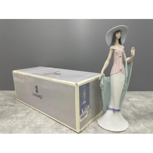 101 - LLADRO 6213 LADY OF NICE IN ORIGINAL BOX