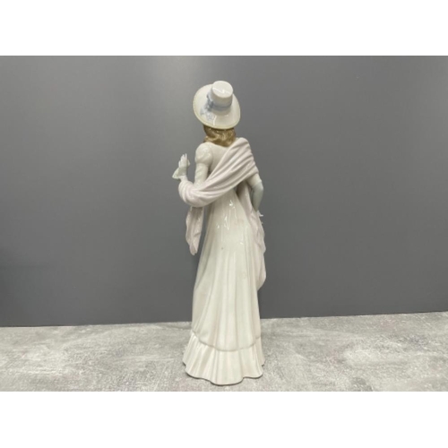 102 - LLADRO 4934 DAINTY LADY IN ORIGINAL BOX