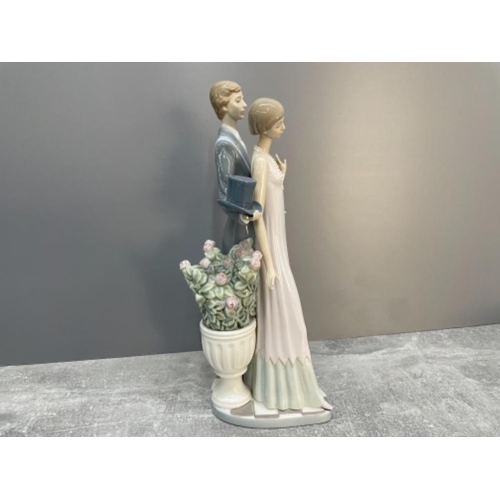 109 - LLADRO 1430 HIGH SOCIETY IN ORIGINAL BOX