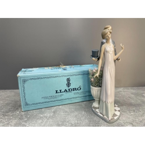 109 - LLADRO 1430 HIGH SOCIETY IN ORIGINAL BOX