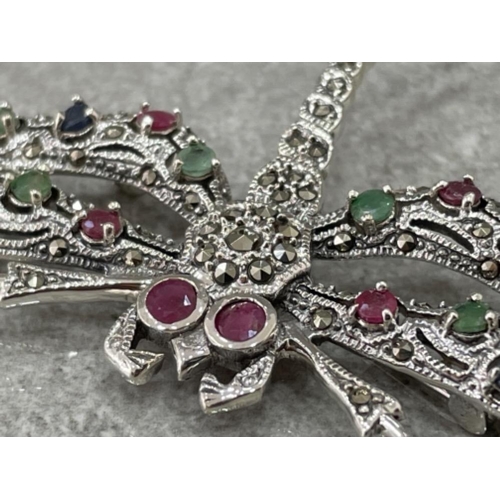 124 - SILVER RUBY EMERALD AND SAPPHIRE DRAGONFLY BROOCH 16.7G