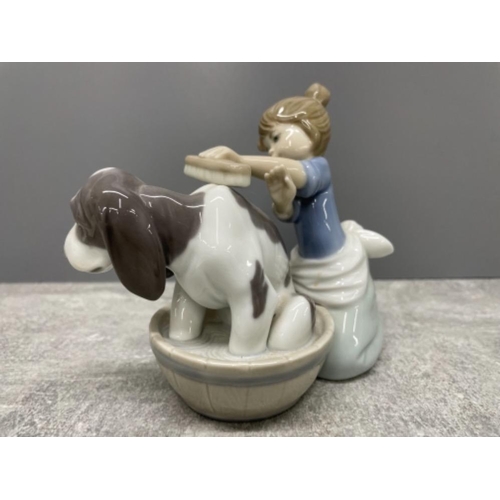 27 - LLADRO 5455 BASHFUL BATHER