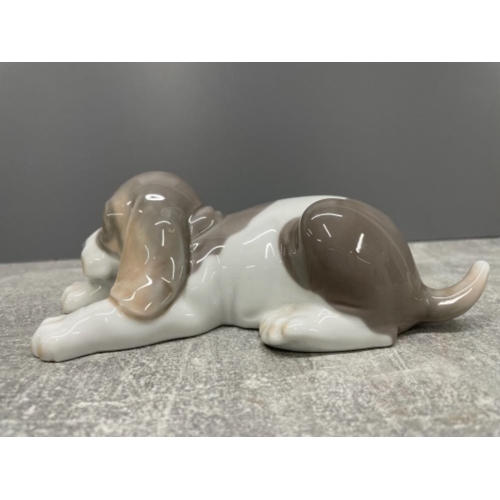 29 - LLADRO 1072 SLEEPY PUPPY