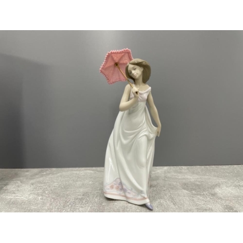 37 - LLADRO 7636 AFTERNOON PROMENADE IN ORIGINAL BOX