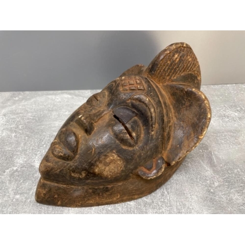 68 - AFRICAN OKUYU MASK WOOD 20TH CENTURY PUNU TRIBE GABON