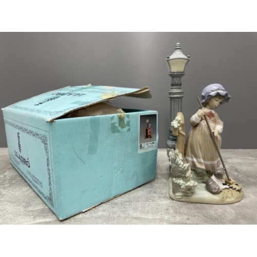 94 - LLADRO 5286 FALL CLEAN UP IN ORIGINAL BOX