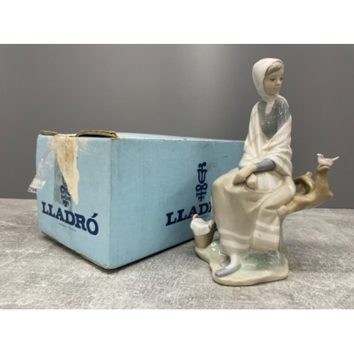 97 - LLADRO 4576 SHEPHERDESS IN ORIGINAL BOX