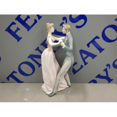 10 - LLADRO FIGURE 1372 ANNIVERSARY WALTZ COUPLE DANCING