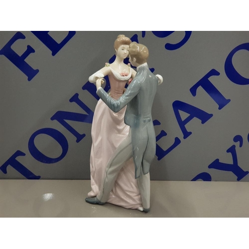 10 - LLADRO FIGURE 1372 ANNIVERSARY WALTZ COUPLE DANCING