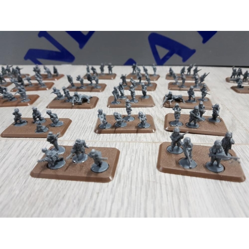 103 - BATTLES MINIATURE PLASTIC ARMY FIGURES INCLUDES U.S AIRBORNE BAZOOKA TEAM AND SERGEANT RIFLE SQUADRO... 