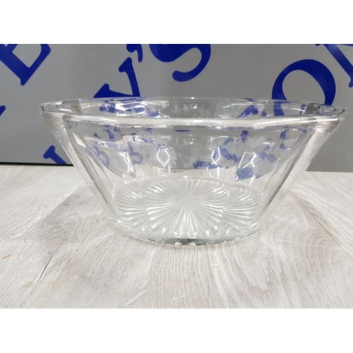 177 - DAVIDSONS GLASS BOWL WITH CUT GLASS STAR BOTTOM 12 SIDED