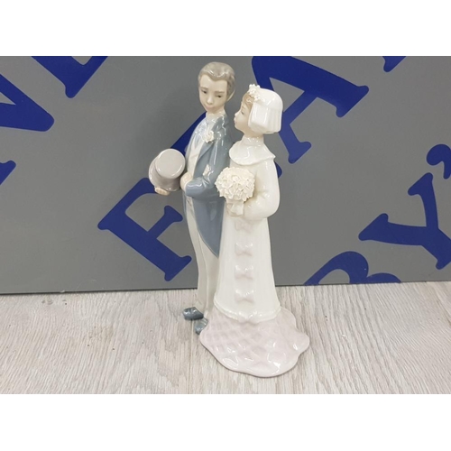 18 - LLADRO FIGURE 4808 BRIDE AND GROOM