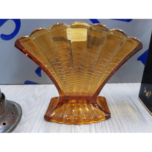 186 - COLLECTION OF GLASS ITEMS INCLUDING 1930S DAVIDSONS FAN VASE, 1930 CZECH GLASS AND CRYSTAL INK WELL ... 