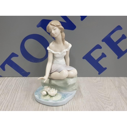 23 - LLADRO FIGURE 7706 REFLECTIONS OF HELENA SIGNED AND DATED TO BASE