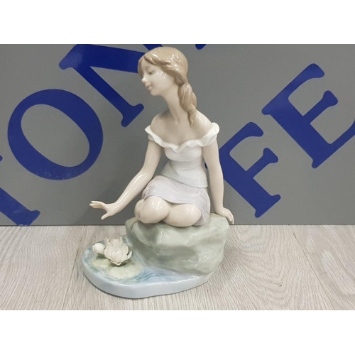 23 - LLADRO FIGURE 7706 REFLECTIONS OF HELENA SIGNED AND DATED TO BASE