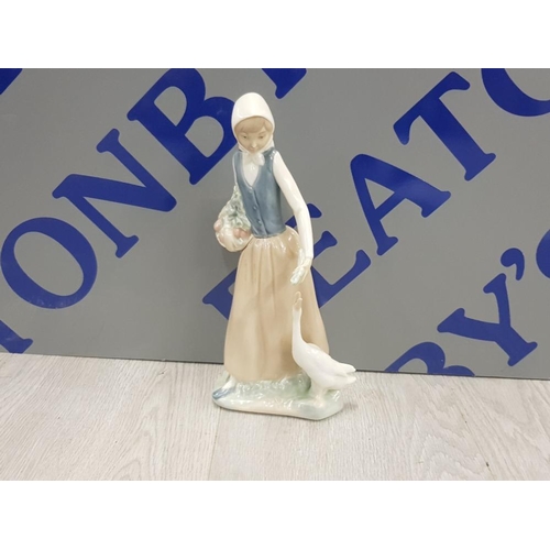 25 - NAO BY LLADRO FIGURE OF LADY FEEDING GOOSE