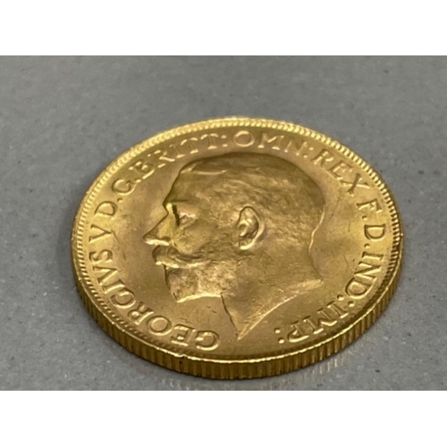 253 - 22CT GOLD 1927 FULL SOVEREIGN COIN STRUCK IN SOUTH AFRICA