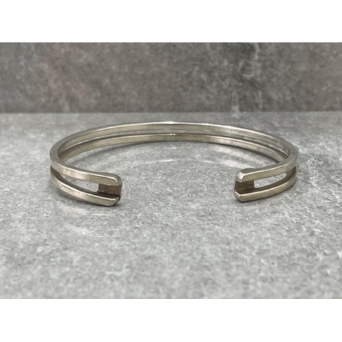 272 - SILVER 925 DOUBLE ROW TORQUE BANGLE 16.4G