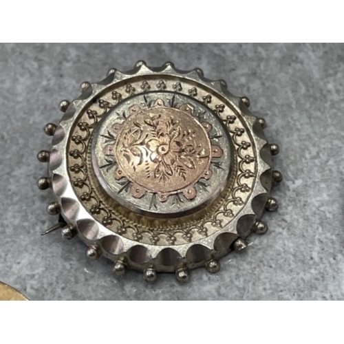 281 - 5 SILVER ORNATE BROOCHES 29.8G