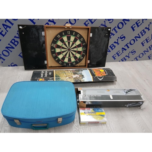 78 - MIXED ITEMS INCLUDING WINMAU DART BOARD, A VINTAGE ROTA SLAM, DONAY INTERNATIONAL EXTREME 2 PIECE GO... 