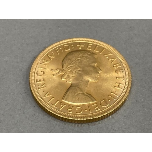 8 - 22CT GOLD 1963 FULL SOVEREIGN COIN