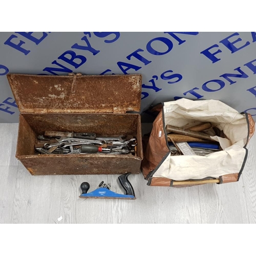 85 - COLLECTION OF VINTAGE TOOLS INCLUDES SPANNERS,  HAMMERS, JOINERS PLANE WITH METAL TOOLBOX