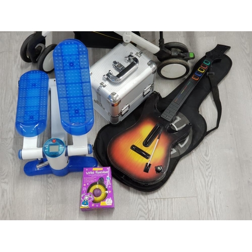 95 - MIXED ITEMS INCLUDING PRAM, STEPPER, GUITAR HERO, METAL MAKEUP BOX AND A WRIST EXERCISER BY PURPLE R... 