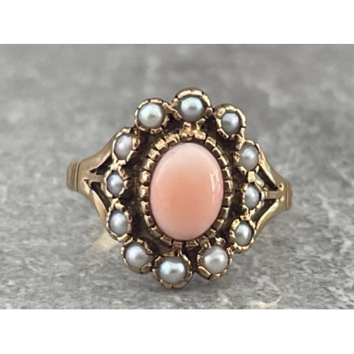 229 - ANTIQUE OVAL CABOCHON CORAL AND 12 PEARL CLUSTER RING 9CT 3.5G SIZE P1/2