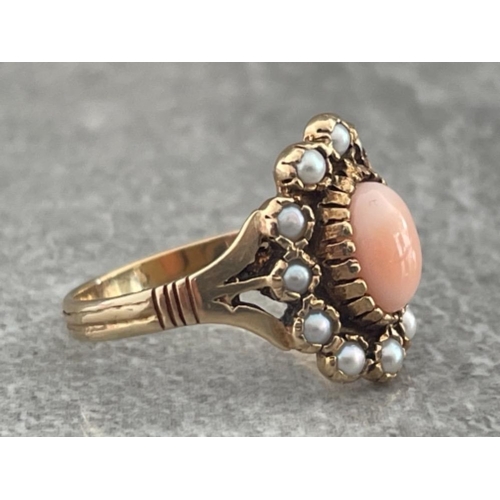 229 - ANTIQUE OVAL CABOCHON CORAL AND 12 PEARL CLUSTER RING 9CT 3.5G SIZE P1/2