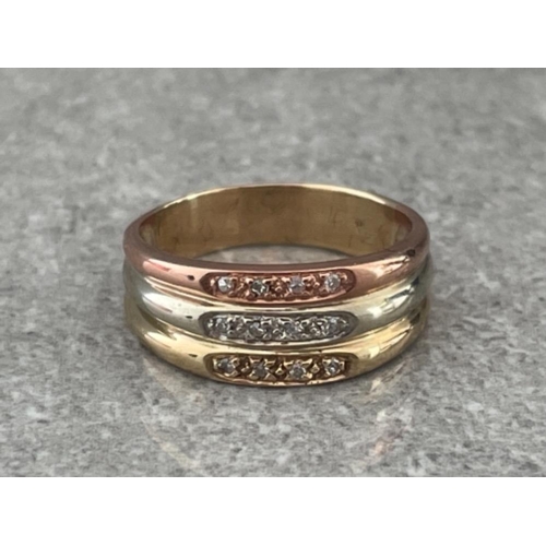 230 - 9CT 3 COLOURED GOLD TRIPLE BAND DESIGN RING SET WITH 12 DIAMONDS SIZE L 3.3G