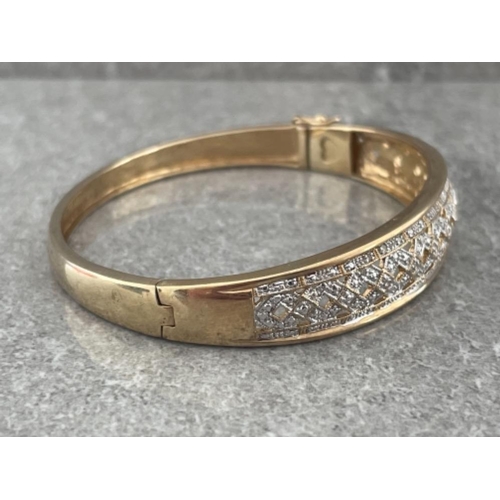 233 - 9CT GOLD HINGED BANGLE SET WITH 0.25CT DIAMONDS 19.4G