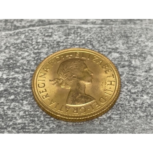 235 - 22CT GOLD 1962 FULL SOVEREIGN COIN