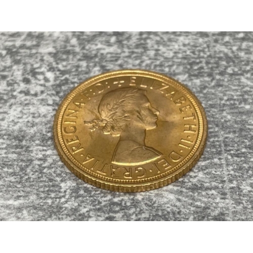 240 - 22CT GOLD 1958 FULL SOVEREIGN COIN