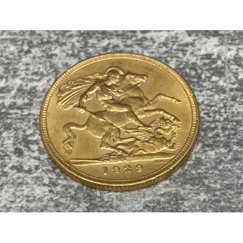 263 - 22CT GOLD 1929 FULL SOVEREIGN COIN STRUCK IN SOUTH AFRICA