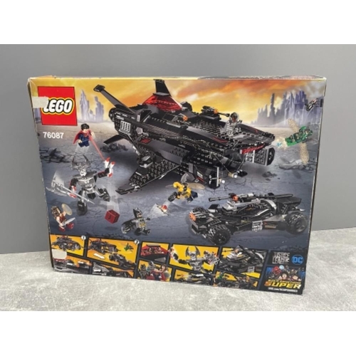 287 - LEGO DC COMICS SUPER HEROES 76087 FLYING FOX BATMOBILE AIRLIFT ATTACK COMPLETE IN ORIGINAL BOX