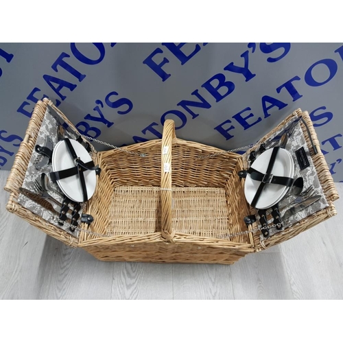 115 - TOD HUNTER LUXURY PICNIC BASKET HAMPER, 2 PERSON