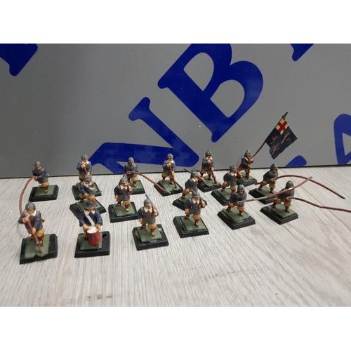 69 - APPROXIMATELY 17 COLLECTABLE METAL WAR FIGURES INCLUDES 5 PIKE MEN, 9 MUSKET, 1 SWORD, 1 DRUMER AND ... 