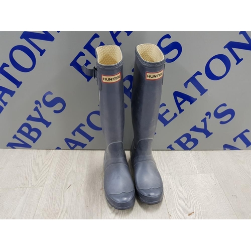 84 - A PAIR OF LADIES HUNTERS WELLINGTONS SIZE 3