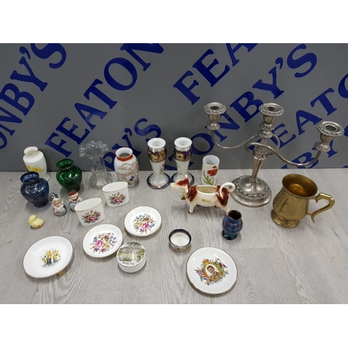 113 - COLLECTION OF MIXED ITEMS INCLUDING SILVER PLATED CANDLESTICK HOLDER, ROYAL WORCESTER PLATES, POTS A... 