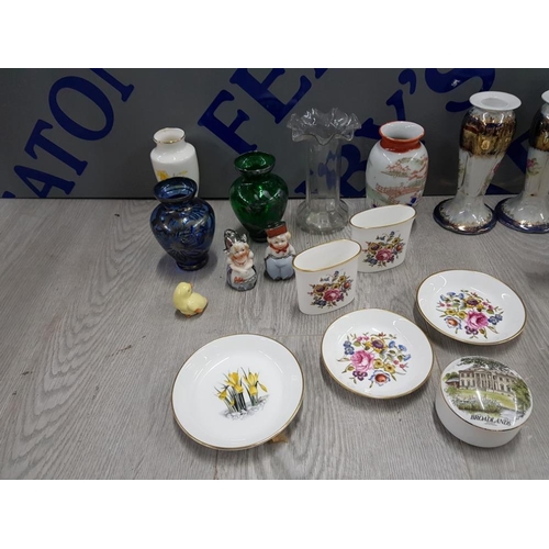 113 - COLLECTION OF MIXED ITEMS INCLUDING SILVER PLATED CANDLESTICK HOLDER, ROYAL WORCESTER PLATES, POTS A... 