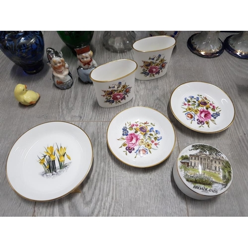 113 - COLLECTION OF MIXED ITEMS INCLUDING SILVER PLATED CANDLESTICK HOLDER, ROYAL WORCESTER PLATES, POTS A... 