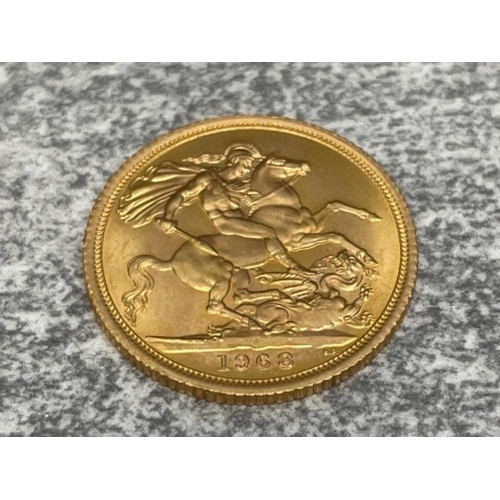 15 - 22CT GOLD 1968 FULL SOVEREIGN COIN