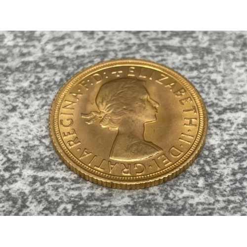 15 - 22CT GOLD 1968 FULL SOVEREIGN COIN