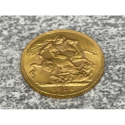 48 - 22CT GOLD 1928 FULL SOVEREIGN COIN STRUCK IN SOUTH AFRICA