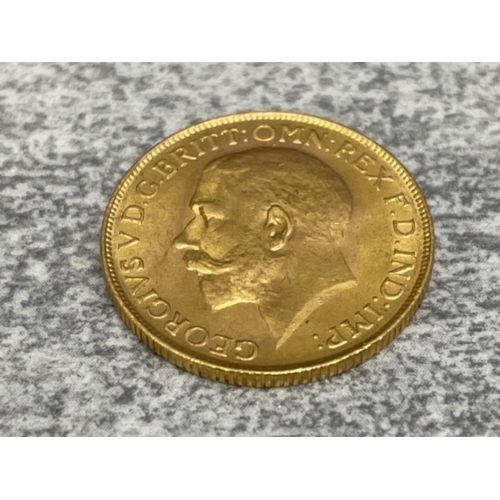 48 - 22CT GOLD 1928 FULL SOVEREIGN COIN STRUCK IN SOUTH AFRICA