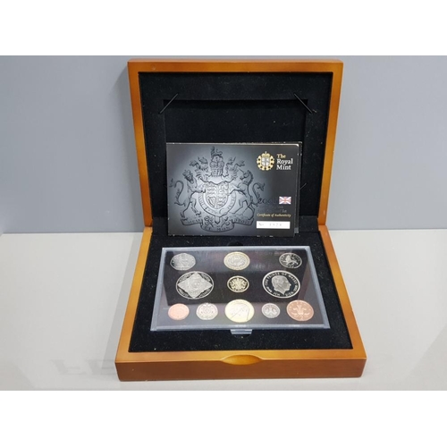 54 - UK 2008 EXECUTIVE YEAR SET COMPLETE 11 COINS IN CASE OF ISSUE WITH CERTIFICATE