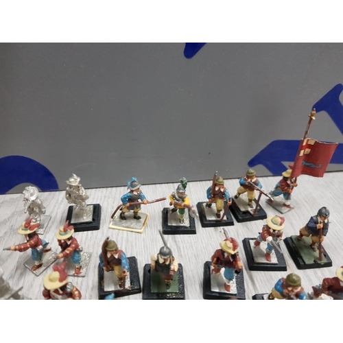 66 - COLLECTION OF 30 MUSKET MINIATURE METAL FIGURES