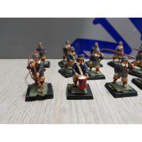 69 - APPROXIMATELY 17 COLLECTABLE METAL WAR FIGURES INCLUDES 5 PIKE MEN, 9 MUSKET, 1 SWORD, 1 DRUMER AND ... 