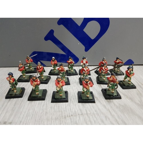 70 - COLLECTION OF MINIATURE METAL WAR FIGURES INCLUDING 5 PIKE MEN, 1 PIPER, 1 SWORD, 5 ARCH AND 4 MEN